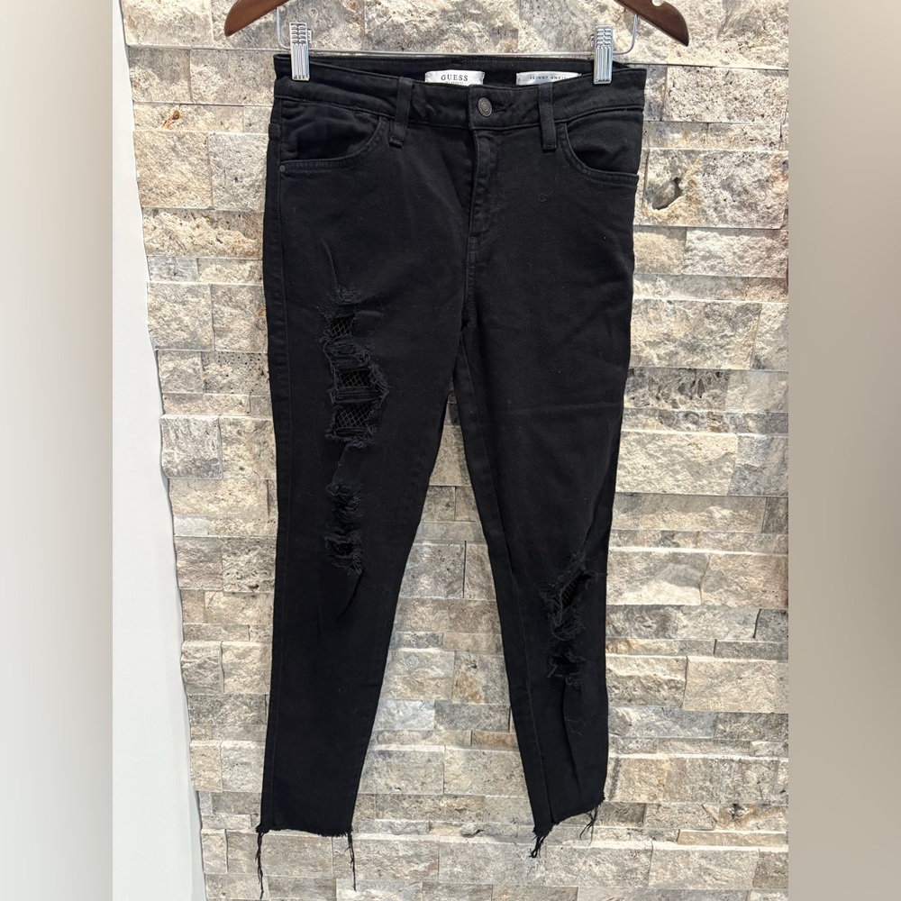 Guess Distressed Black Skinny Jeans size 27
Stretchy and comfortable